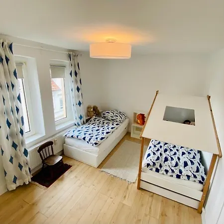 Apartament Cute - Center - Large Kitchen, Bath, South Facing Balcony - Free Parking And Wifi *