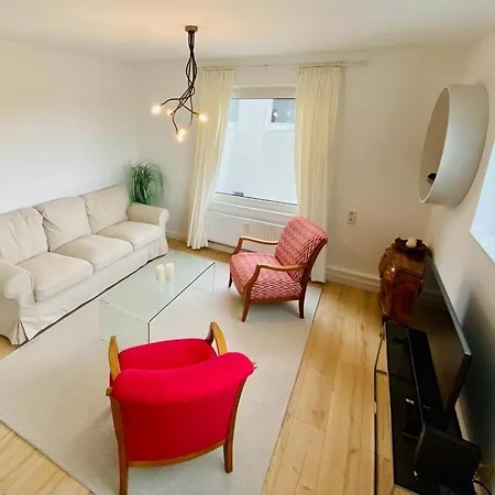 Cute - Center - Large Kitchen, Bath, South Facing Balcony - Free Parking And Wifi *