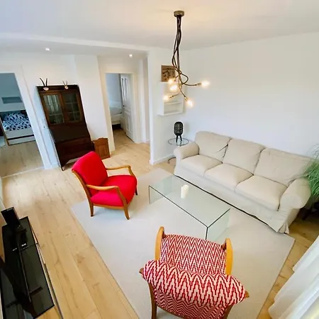 Cute - Center - Large Kitchen, Bath, South Facing Balcony - Free Parking And Wifi Apartment