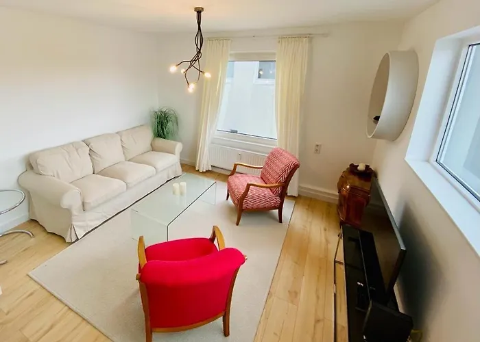 Cute - Center - Large Kitchen, Bath, South Facing Balcony - Free Parking And Wifi *