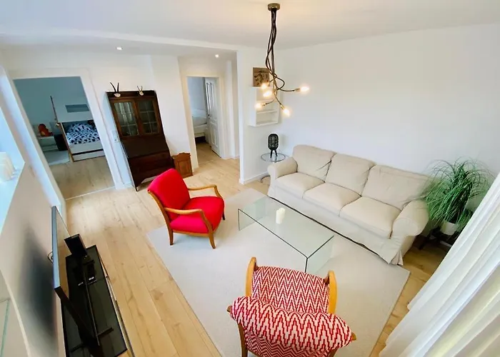 Cute - Center - Large Kitchen, Bath, South Facing Balcony - Free Parking And Wifi Apartmán